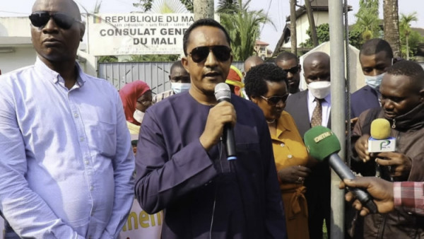 Le ministre Ag Attaher aux Maliens du Cameroun : «Ne baissez la tête devant personne»