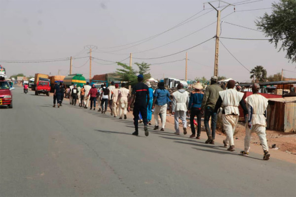 Soutien panafricaniste au Mali : Les marcheurs atteignent la cité des rails