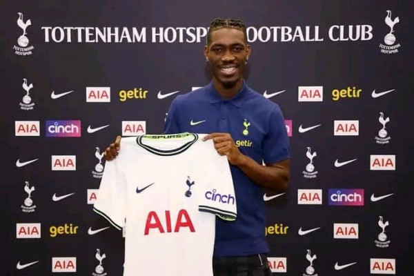 Transfert : Yves Bissouma signe à Tottenham jusqu'en 2026