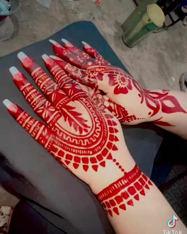 Tendance, Tatouage au henné rouge : Le chouchou des femmes