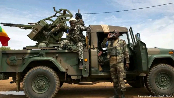 #Mali : Les FAMa détruisent deux refuges des complices terroristes à Foita (Tombouctou)